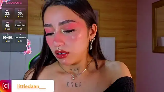 Abril Velvet a  online show from December 20, 12:42 pm