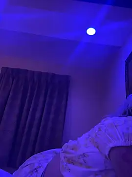 toomuchofafreak online show from March 25, 9:34 am