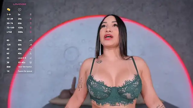 ReinaChloe online show from March 30, 5:12 pm