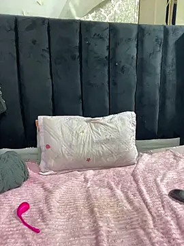 LonelyQueenxx25 online show from February 11, 9:16 pm