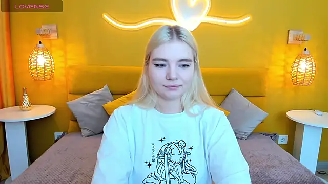 RuthBryant online show from October 19, 12:45 am