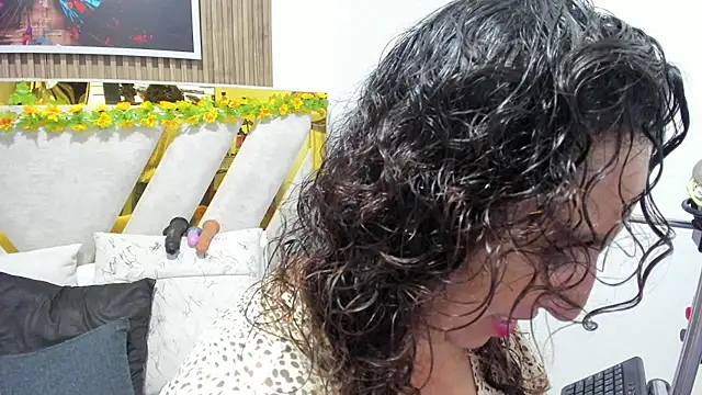 Luna Naughty1 online show from June 2, 6:42 pm