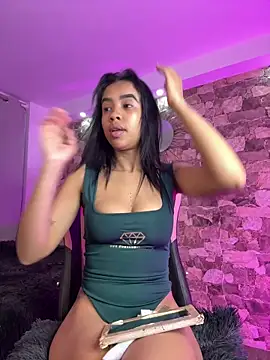 samiacooper25 online show from April 6, 6:58 am