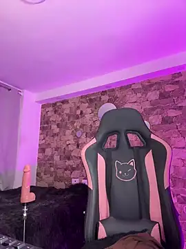 samiacooper25 online show from March 21, 9:25 am