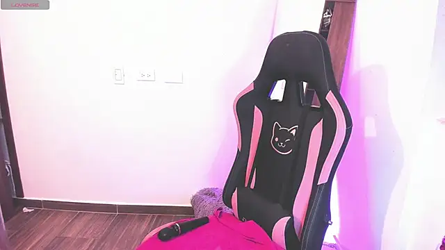 samiacooper25 online show from September 17, 11:41 am