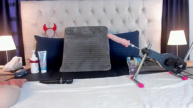 cristhi esterling online show from November 11, 12:13 pm