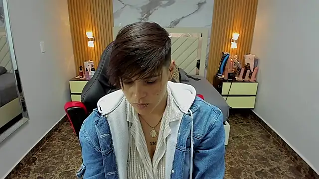 KAROLLJONES1 online show from October 28, 8:14 pm