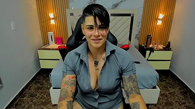 KAROLLJONES1 online show from February 27, 8:19 pm