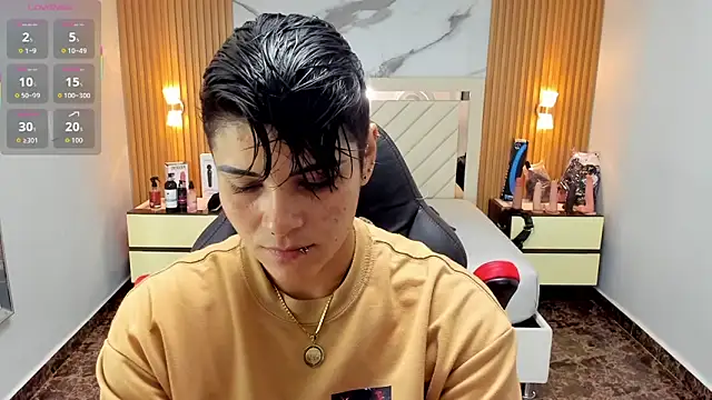 KAROLLJONES1 online show from September 13, 7:33 pm