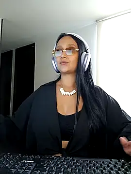 Esmeralda333 online show from March 3, 2:45 pm