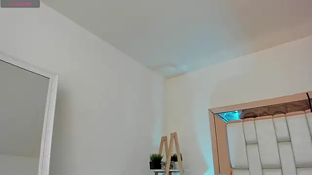 MiaVillalobos online show from September 18, 1:53 pm