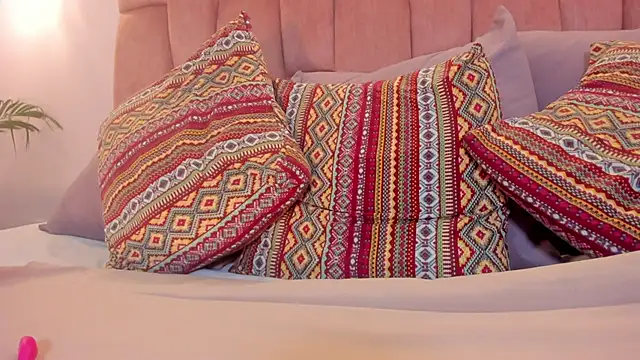 aishathornee online show from April 7, 10:01 pm