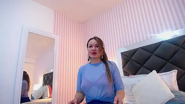 ViictoriaJones  online show from September 27, 1:18 pm