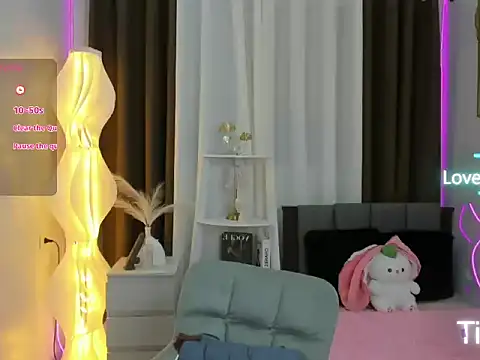 Malia Nicole online show from October 23, 10:54 am