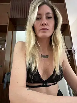 caritadeangellll online show from September 13, 6:38 pm