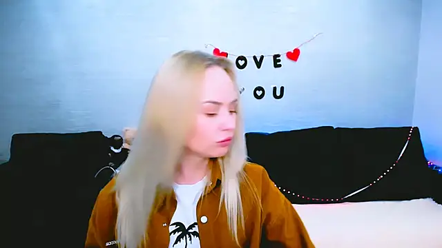 LiluMoon   online show from April 22, 4:26 pm
