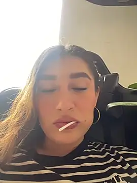 Isa Villamarin online show from October 17, 3:15 pm