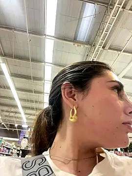 Isa Villamarin online show from September 19, 6:18 pm