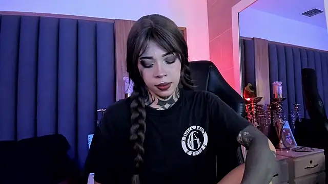 misstomie  online show from February 24, 7:12 pm