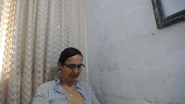 gabbyparker  online show from February 24, 4:05 pm