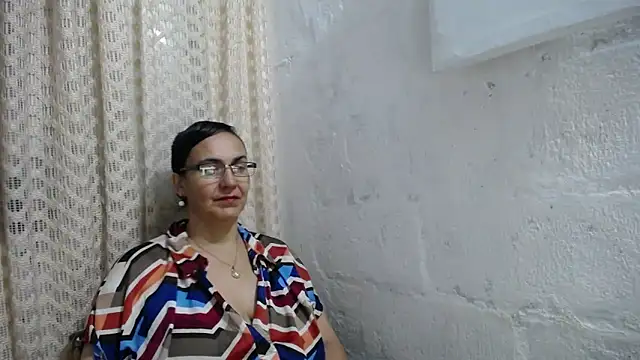 gabbyparker  online show from October 31, 9:46 am