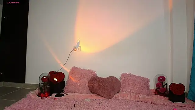 arye lle online show from April 5, 10:31 pm