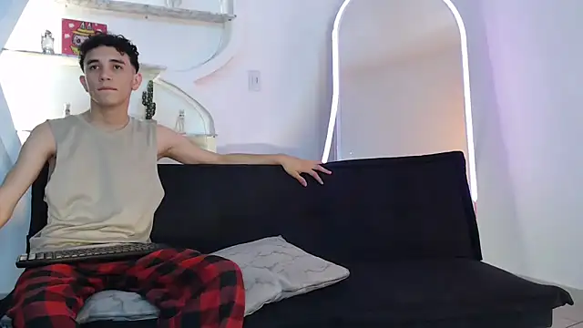 THREE GUYS HOT online show from October 17, 7:39 pm