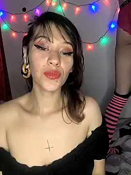 Snapshot of femdomroom chatting on November 27, 6:27 am femdomroom online show from November 27, 6:27 am