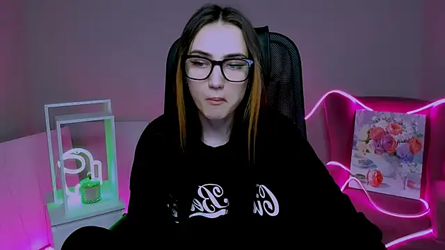 olivianorton online show from November 25, 3:47 pm