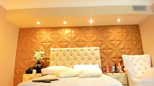 BarbaraCortez online show from April 14, 8:20 pm