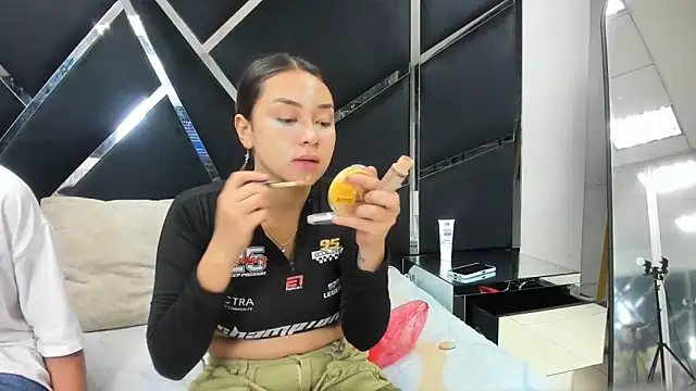 Noa Arez online show from February 14, 2:57 am