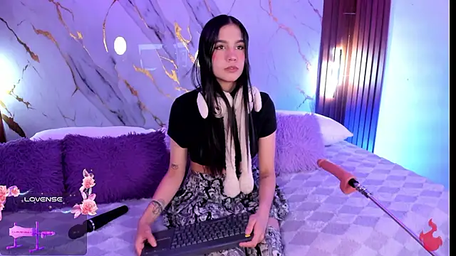 Emmiicute online show from March 8, 8:24 pm