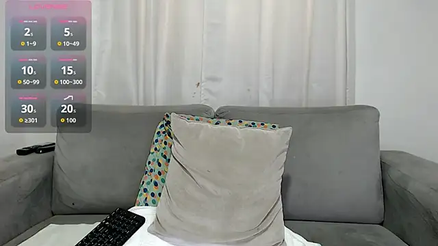 carolinefantasy  online show from April 28, 1:59 pm