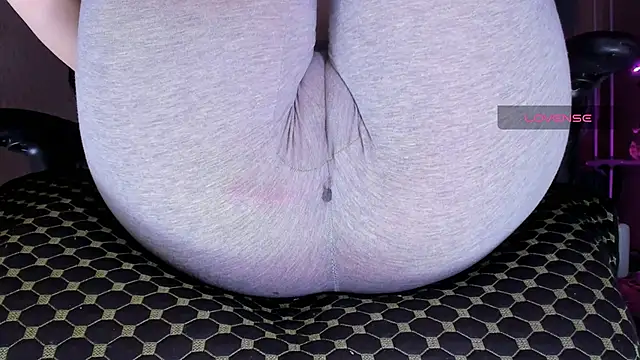 Cameltoe squirt inPants online show from November 26, 2:18 pm