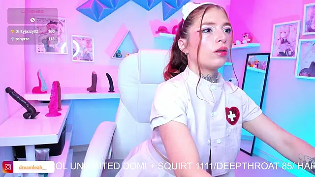 dreamleah  online show from November 17, 5:52 am