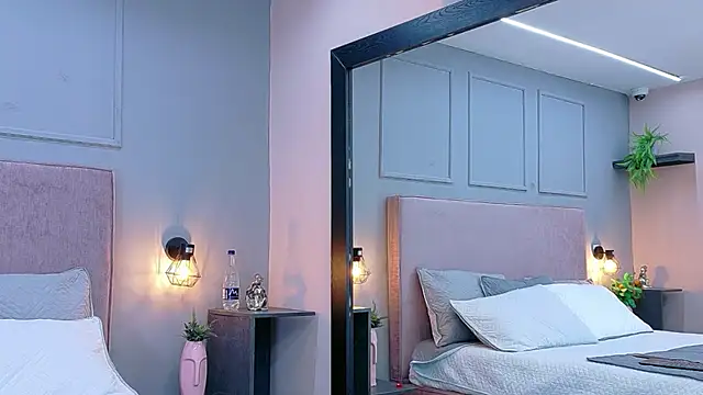 Camila Hill  online show from April 23, 2:30 pm