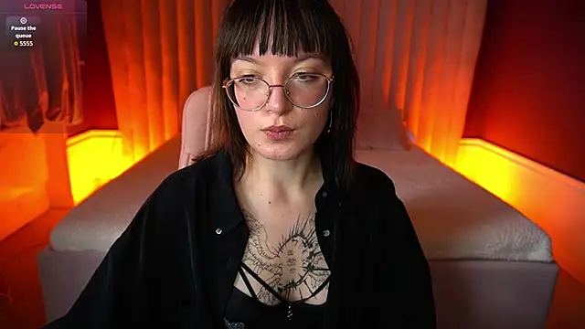 Pixie Peachh online show from October 17, 1:25 pm