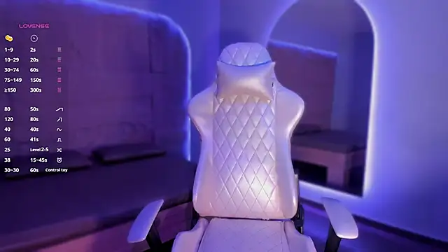 HannahMontgomery online show from February 17, 4:17 pm