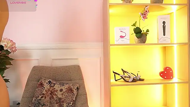 MilaCrave online show from February 3, 11:37 am