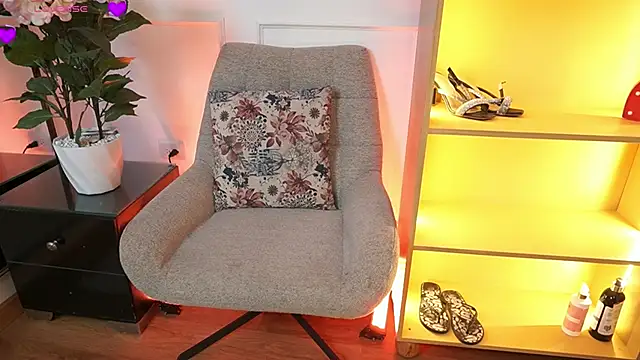 MilaCrave online show from March 30, 11:32 am