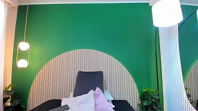 halleylorens online show from April 12, 6:11 pm