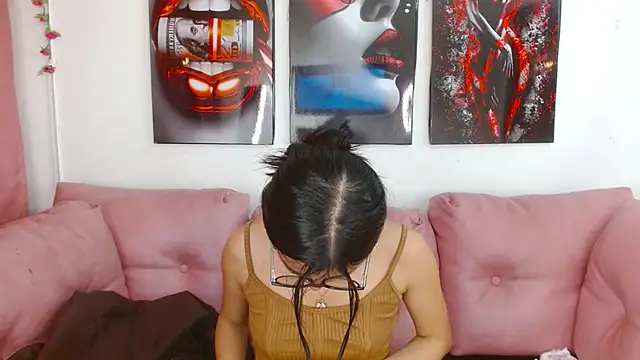 Miahotcs1 online show from April 15, 5:13 pm