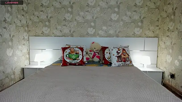 mishapallmer online show from December 15, 6:40 am