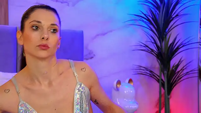 EllyLynn online show from February 18, 8:08 pm