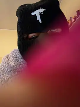 chiaretta loveit online show from March 13, 4:30 pm