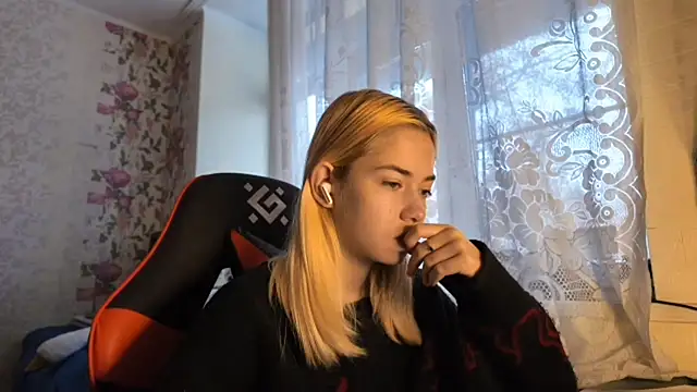 Witching Moon online show from November 17, 7:53 am