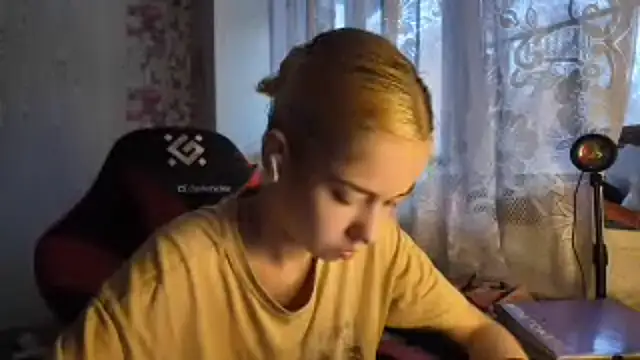 Witching Moon online show from November 1, 8:40 am