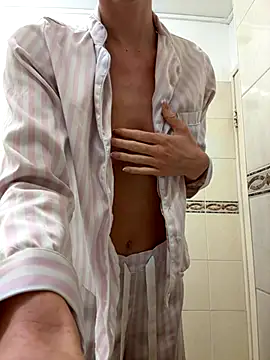 MilaRenee online show from October 7, 7:02 am