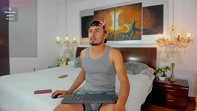 Valentiinoss online show from September 24, 8:08 pm