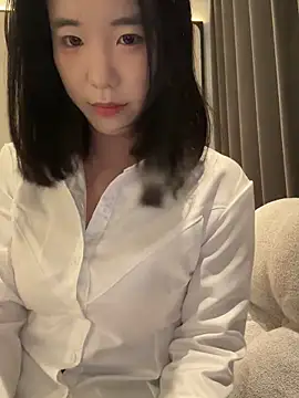 luluya1314 online show from May 15, 8:06 am